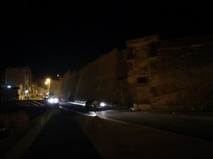 via Nazario Sauro nei pressi del bastione San Martino alle 19.30 di sera