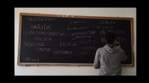 Un'istantanea tratta dal video "Cancella il bullismo e scrivi chi sei", realizzato dalla II B
