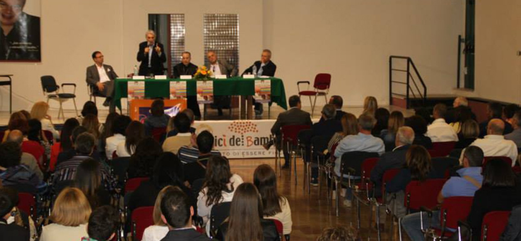 Molti spunti dal convegno “Accogliere in nome di Gesù tra affido e adozione” / FOTO