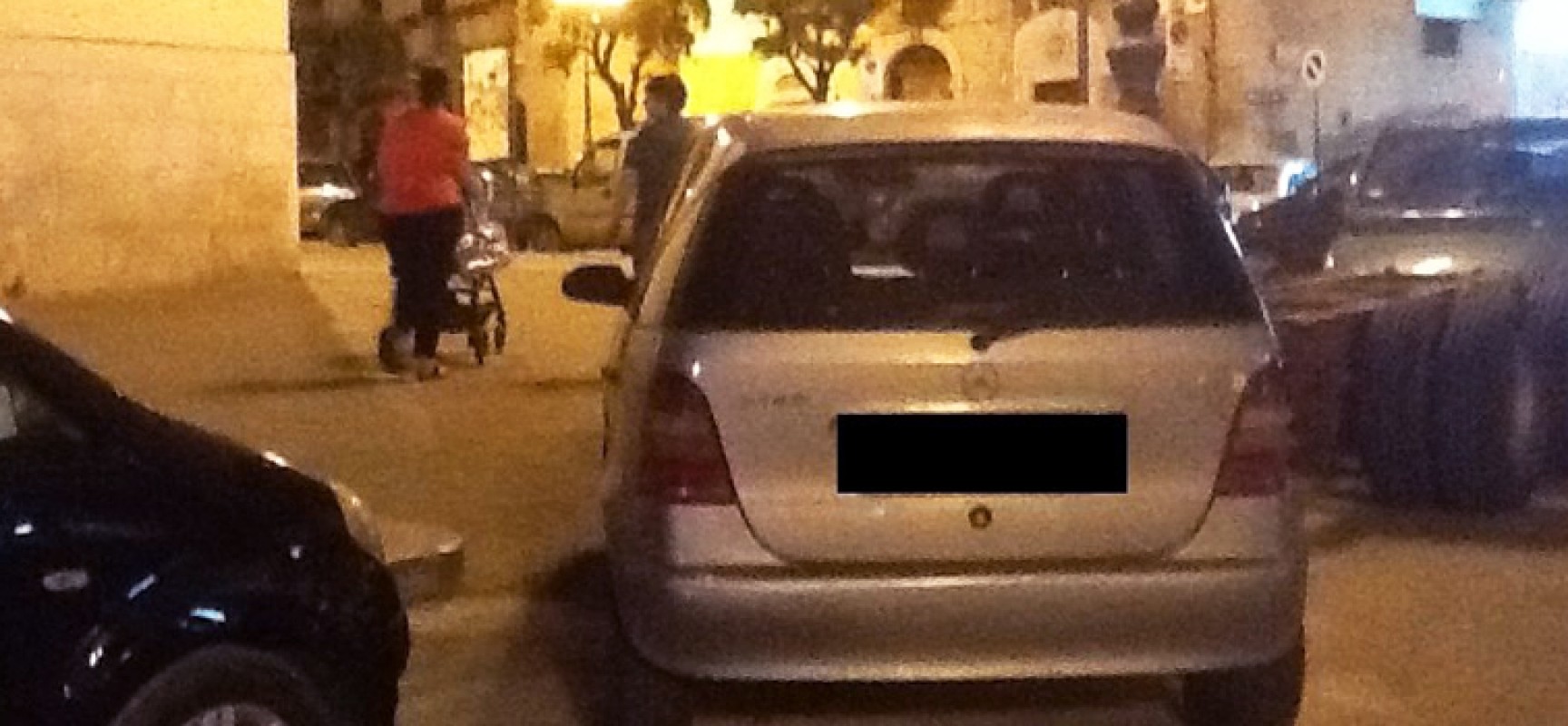 Parcheggio selvaggio in zona San Lorenzo, la segnalazione di un lettore