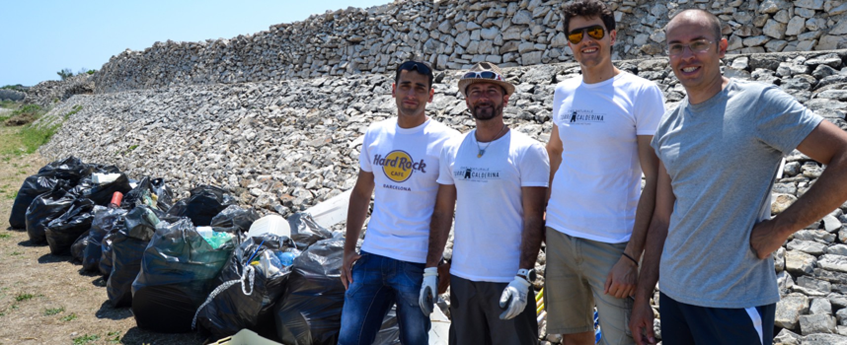 Ripulita l’Oasi di Torre Calderina, 30 sacchi di rifiuti rimossi da 60 volontari / FOTO