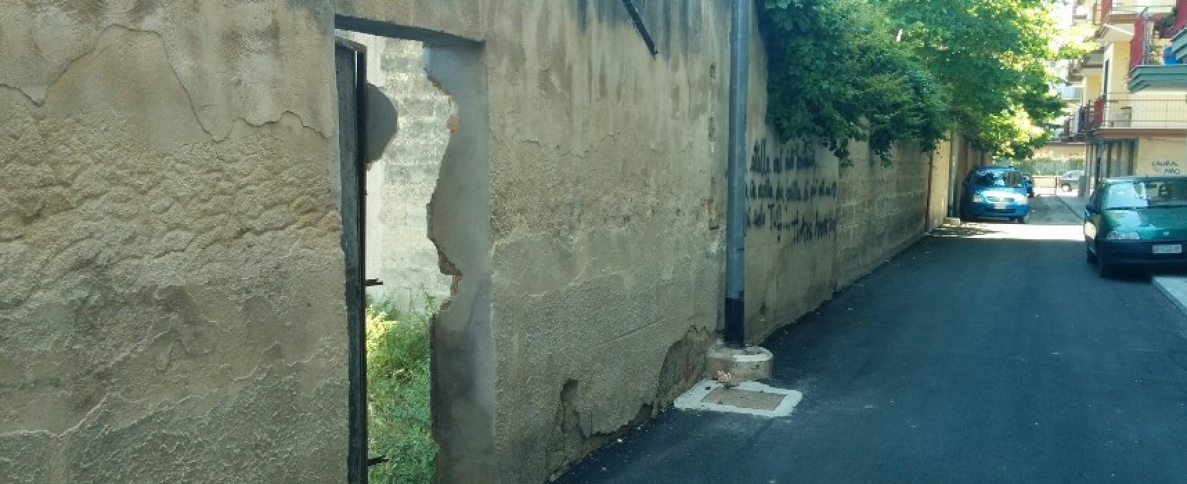 Vandali in azione, scardinata una porta d’accesso del “Di Liddo”