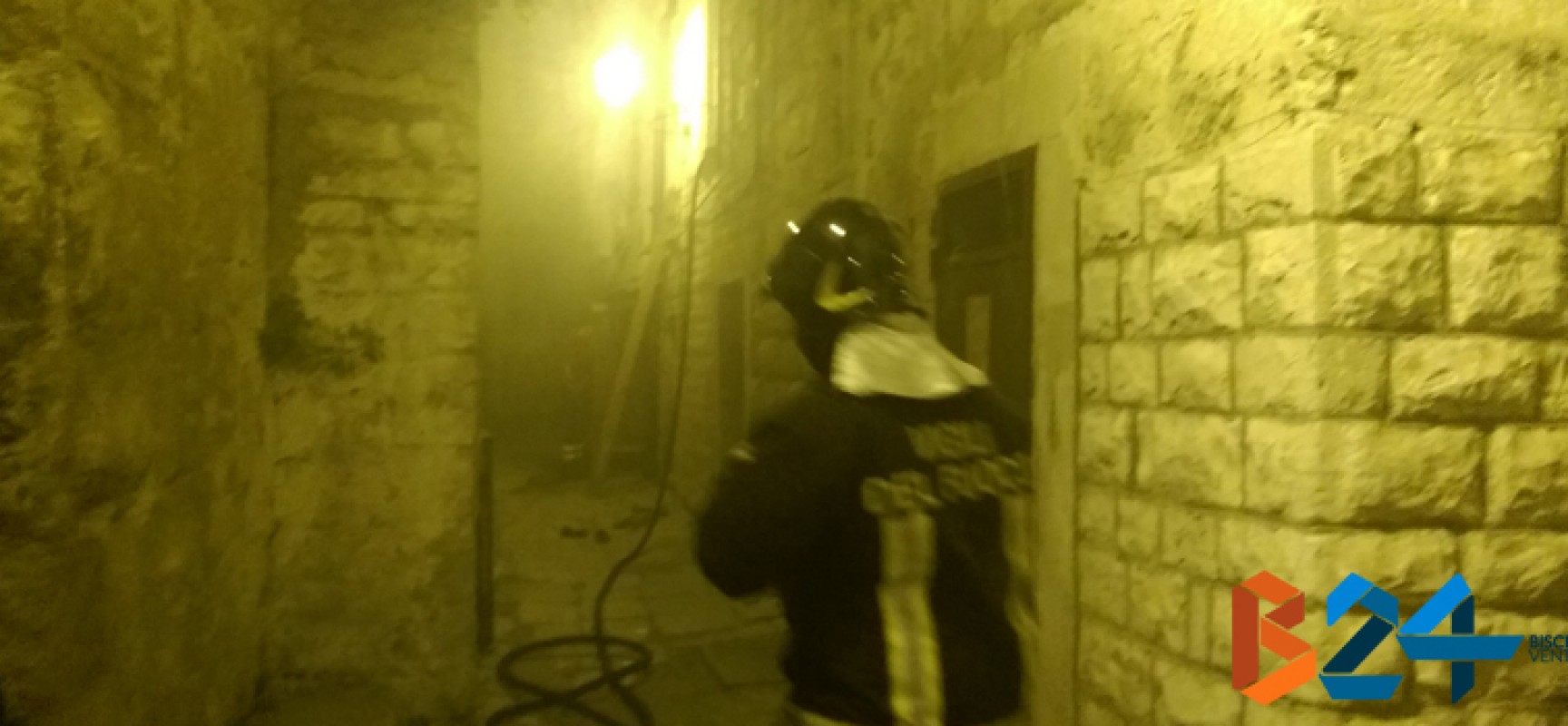 Ieri sera incendio in un appartamento del centro storico / FOTO