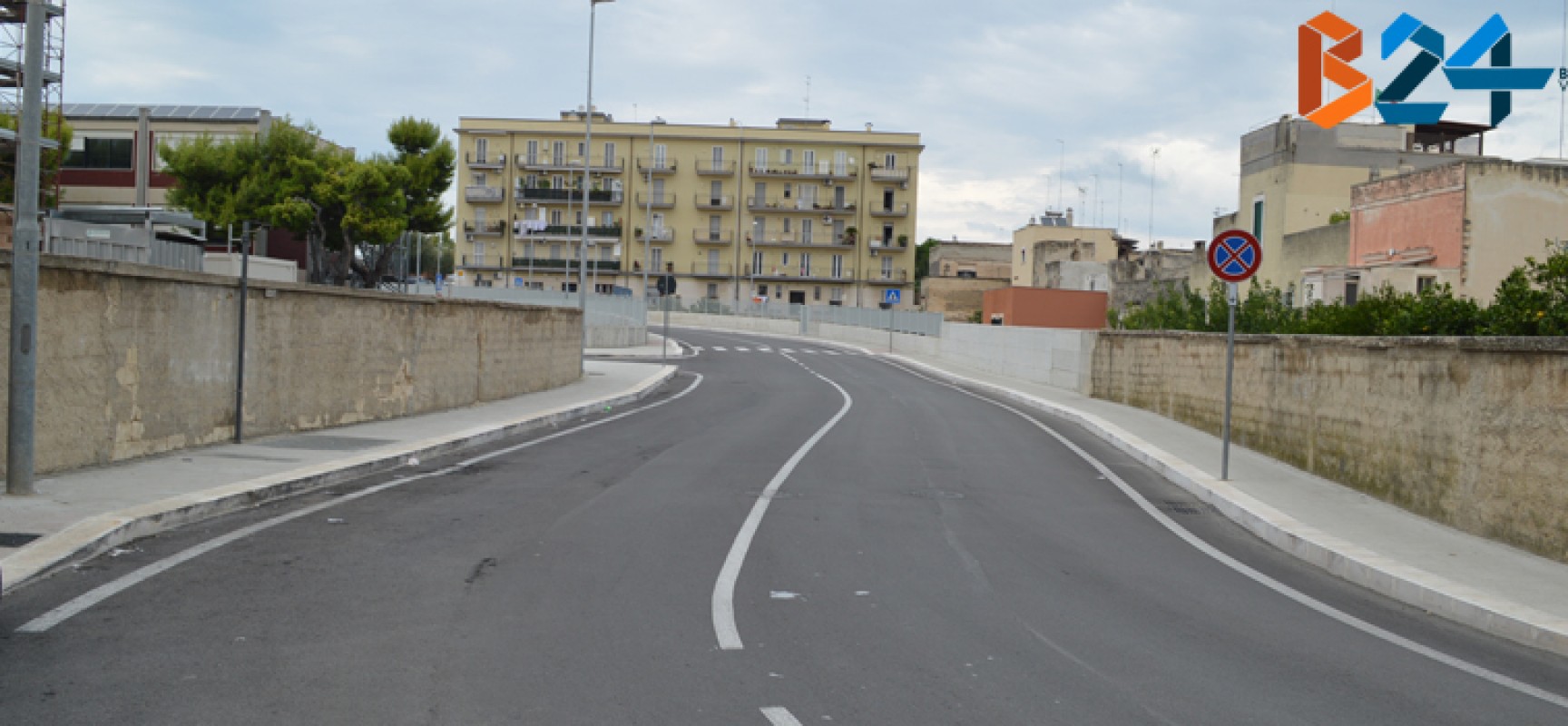 Via Maggiore La Notte, dossi artificiali e limite a 30 km/h ma i cassonetti rimangono sul marciapiede