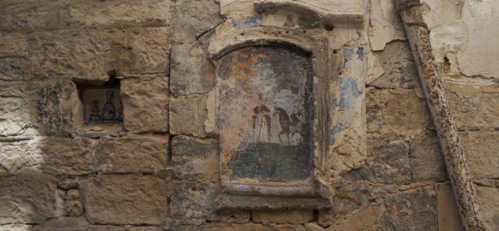 “Puglia Scoperta” annuncia il restauro di un’edicola votiva e pungola il Sindaco su Villa Fiori