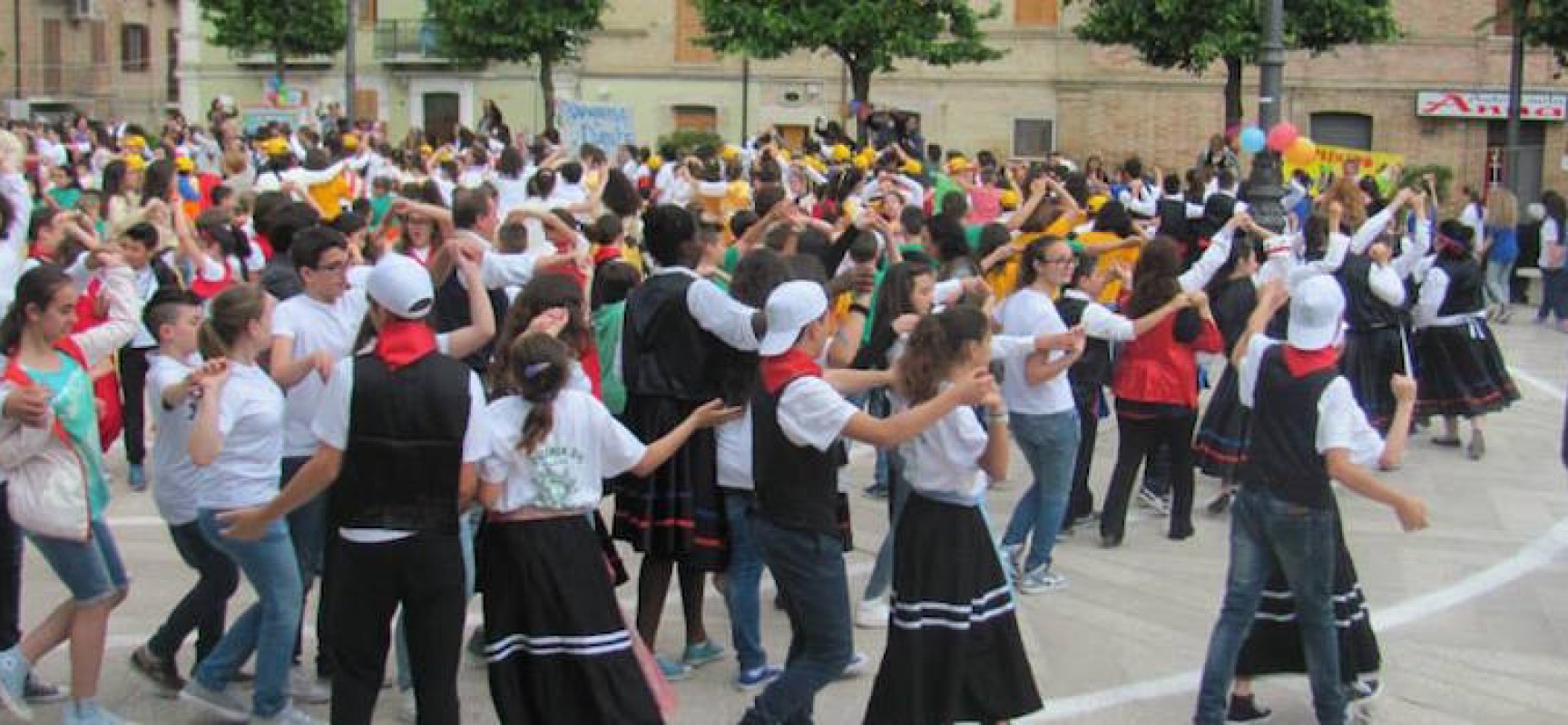 Gli alunni della Monterisi protagonisti della XIII edizione del festival Danzarìa