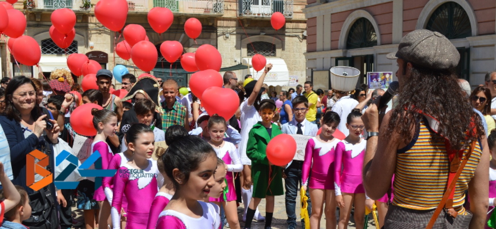 Compagnia BinarioZero, i più piccoli, tra musica e colori, prendono in mano la città / FOTO