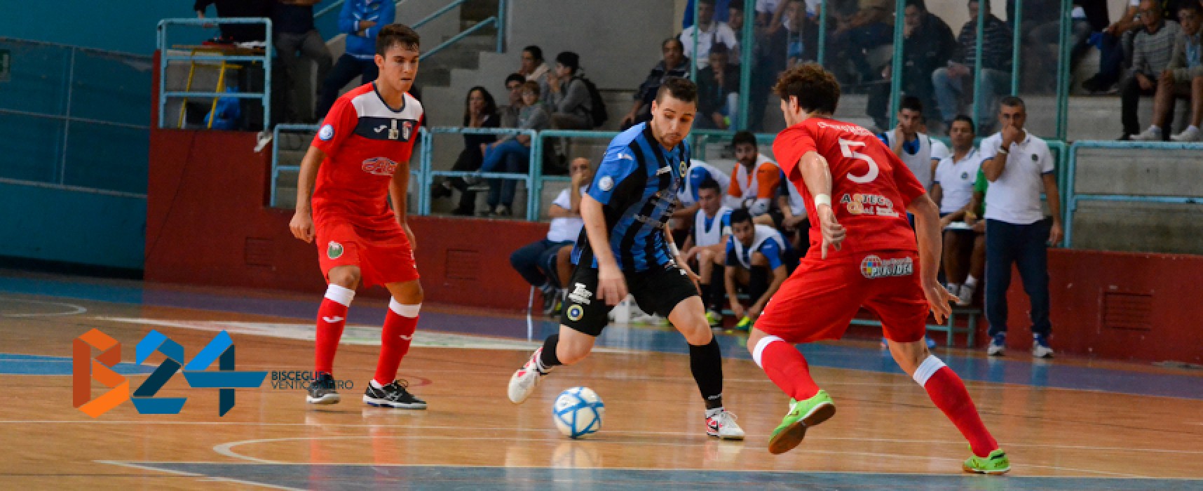 Guarda gli highlights di Futsal Bisceglie-Borussia Policoro 4-3 /VIDEO