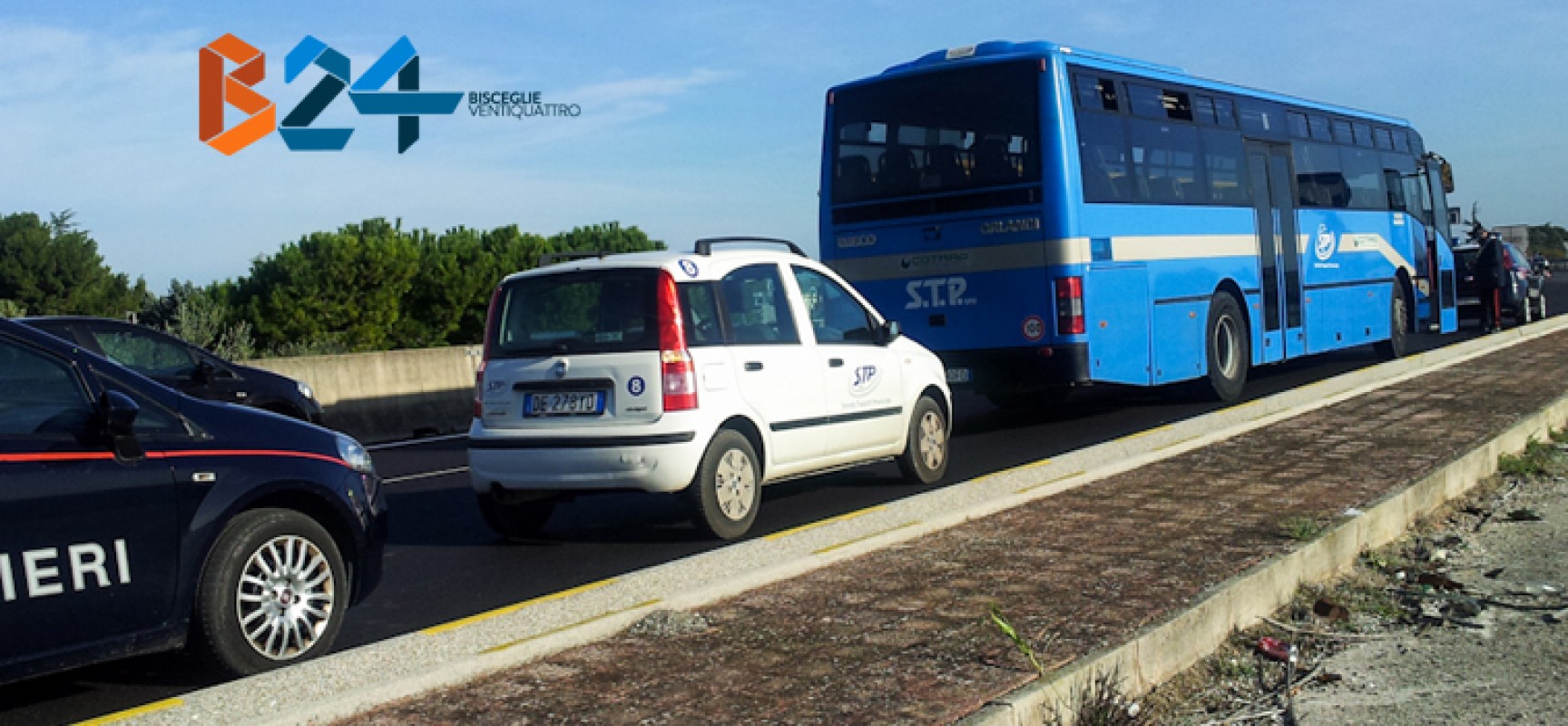 Operaio investito da un autobus sulla statale 16, è in gravi condizioni / FOTO