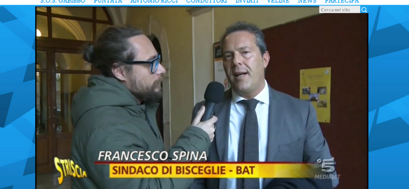 Pinuccio (Striscia la notizia) punzecchia il sindaco Francesco Spina su passaggio al Pd / VIDEO