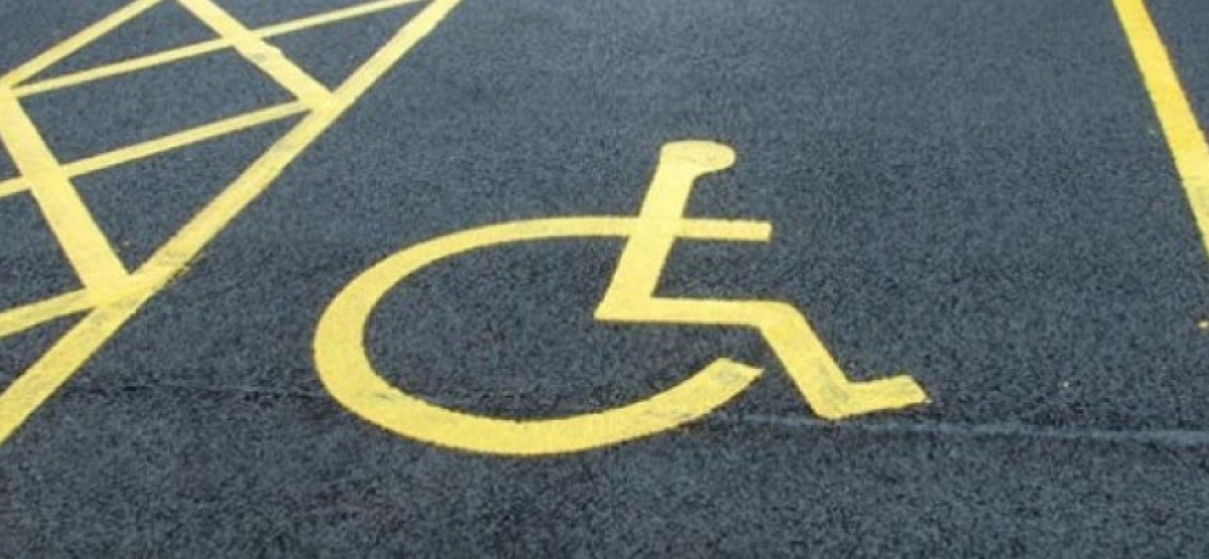 Controlli su contrassegni per parcheggi disabili, 20 multe. Angarano: “Saremo rigorosi”