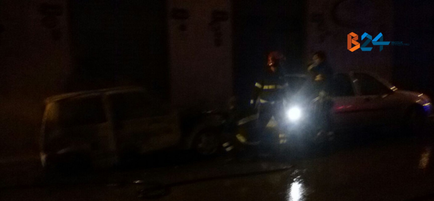 Via Curtopassi e via Monterisi, due auto in fiamme nella notte / FOTO