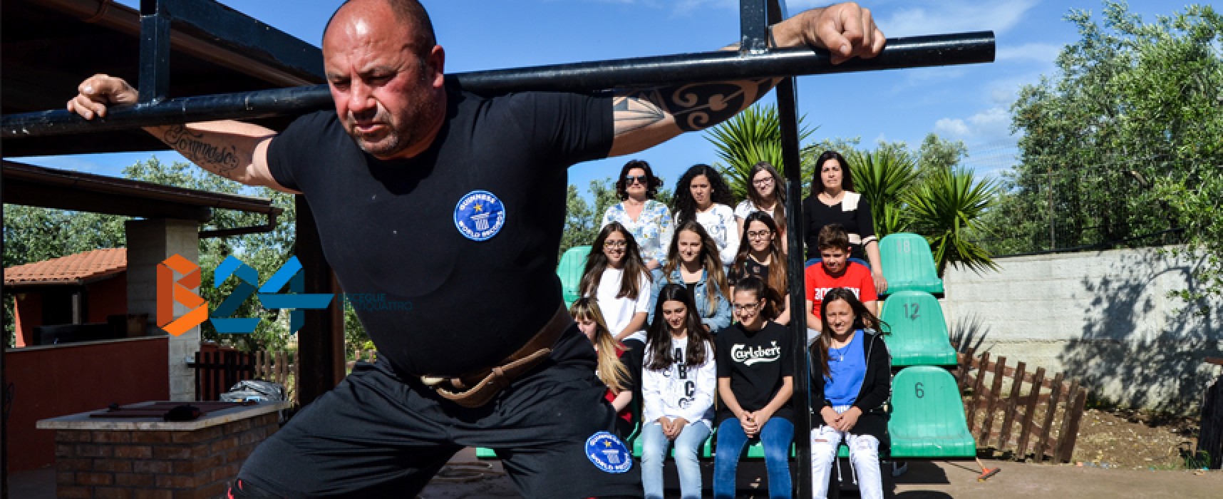 Dieci squat sollevando 12 ragazze: la sfida di Cosimo Ferrucci al Westing World Record