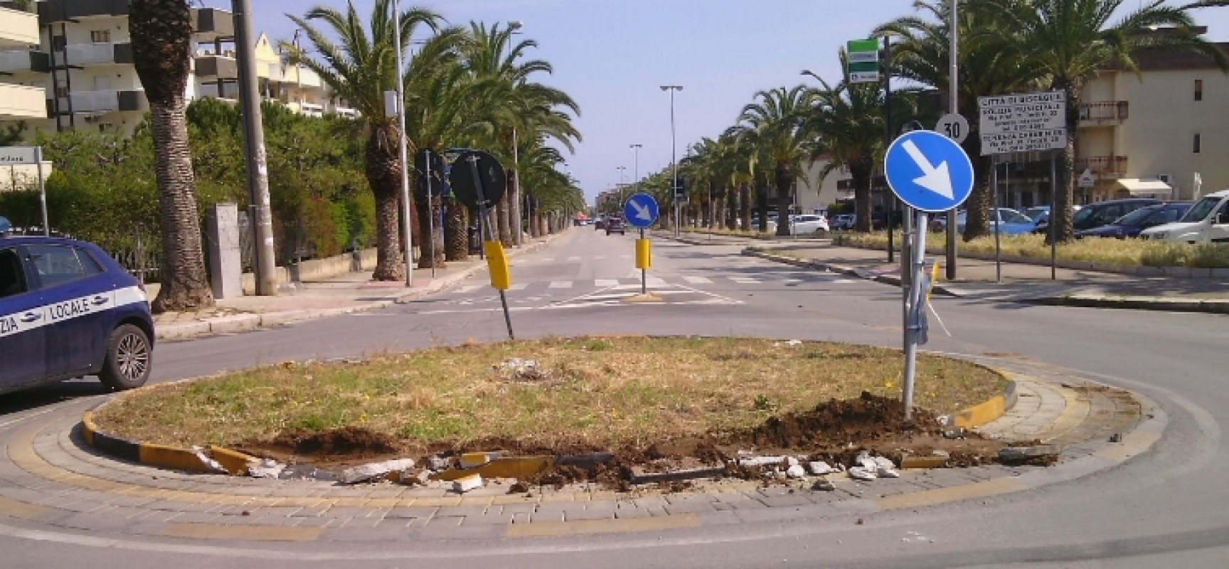 Tir ungherese travolge rotatoria in zona sant’Andrea