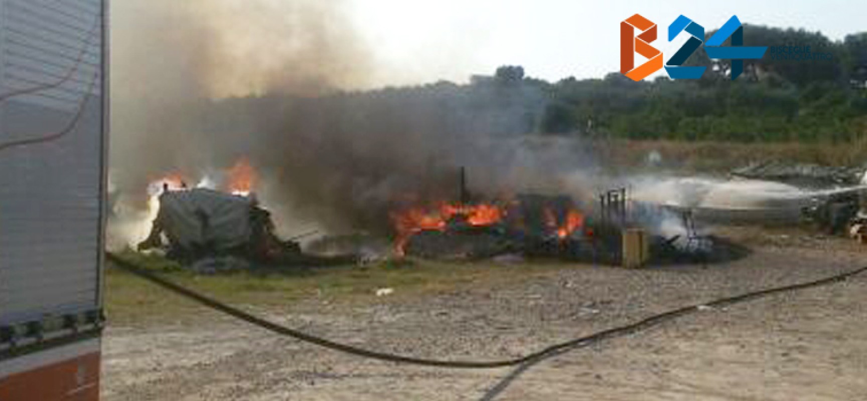 Incendio distrugge due barche nel porticciolo di Cala Pantano / FOTO
