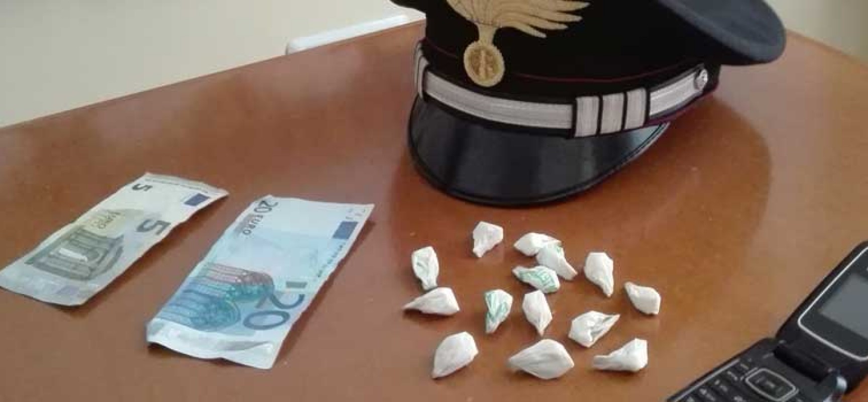 Beccato con 14 dosi di cocaina, arrestato pusher biscegliese in bici