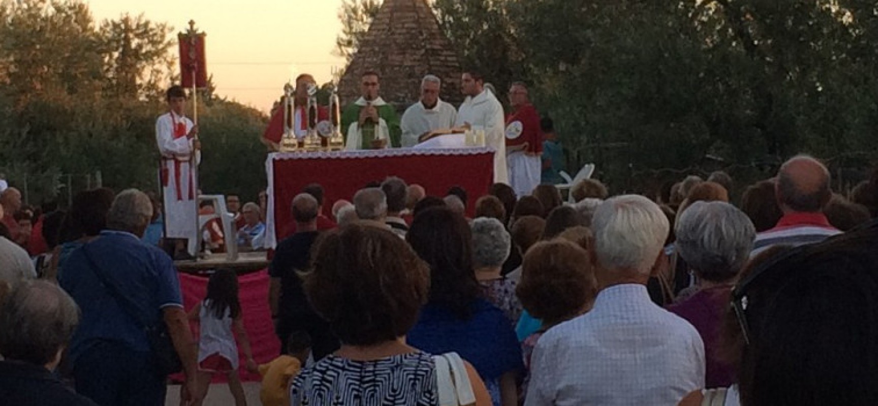 Si rinnova il rito della processione alla “Pedata dei Santi” in via Sagina / FOTO