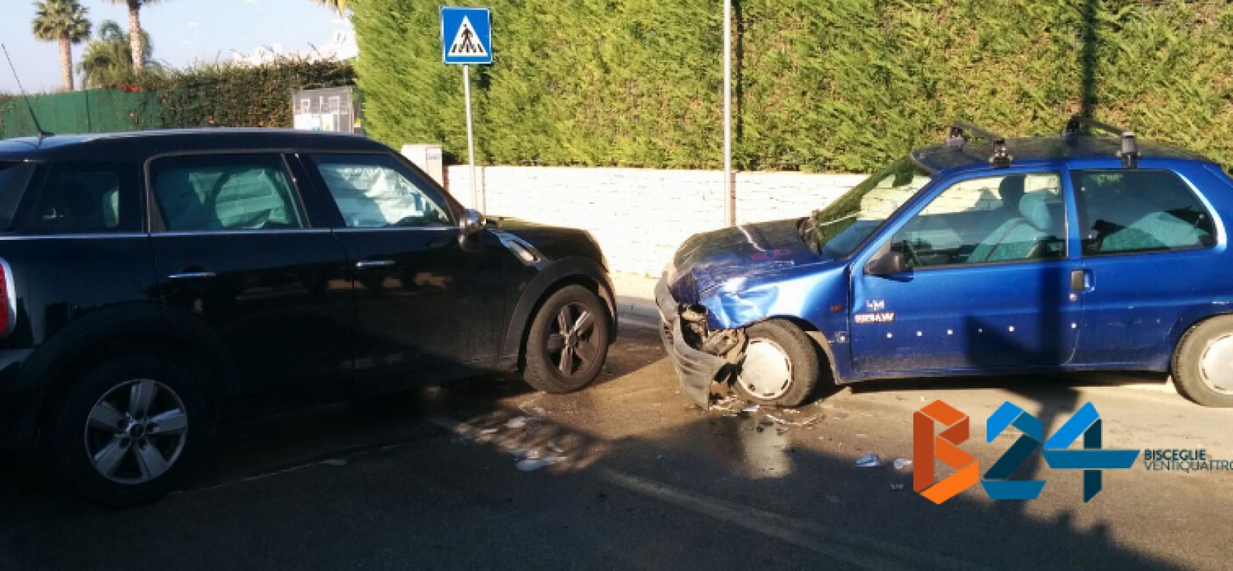 Scontro tra due auto in via Pietro Bombini, due feriti