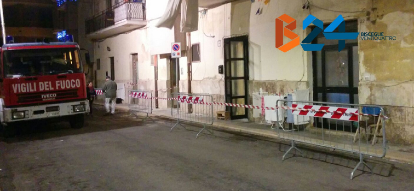 Cadono calcinacci in via Taranto, verifiche strutturali di vigili del fuoco e ufficio tecnico
