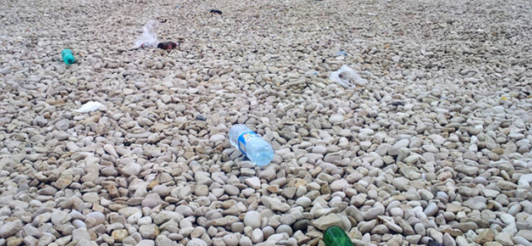 Multe di 500 euro per chi abbandona rifiuti in spiaggia