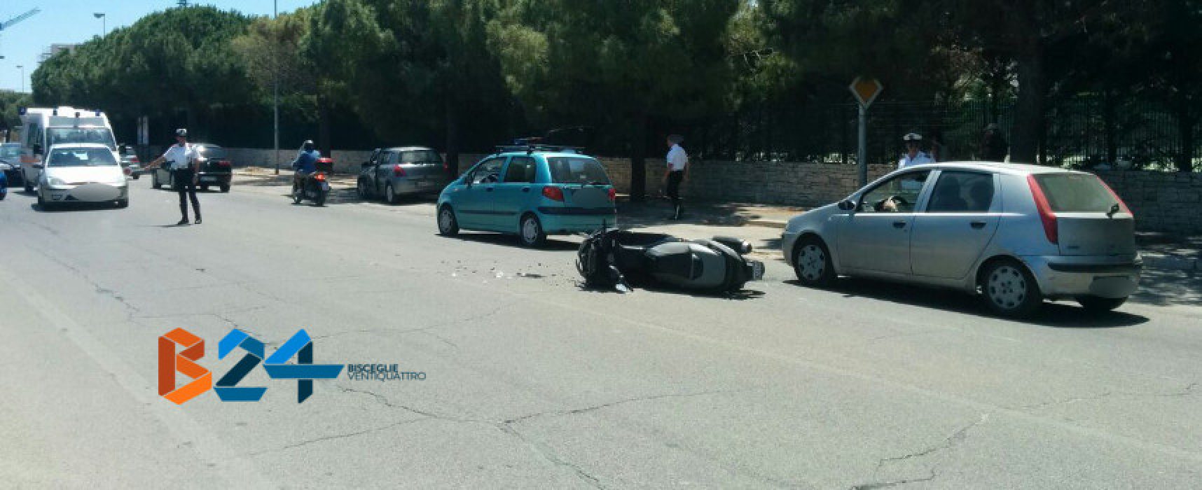Scontro auto-moto su via Bovio, 21enne al pronto soccorso