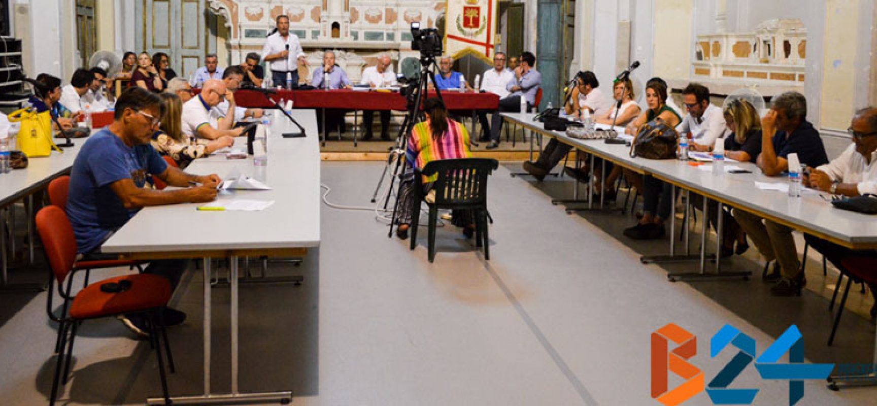 Consiglio comunale: maggioranza vota procedura di contestazione Spina, opposizione fuori dall’aula