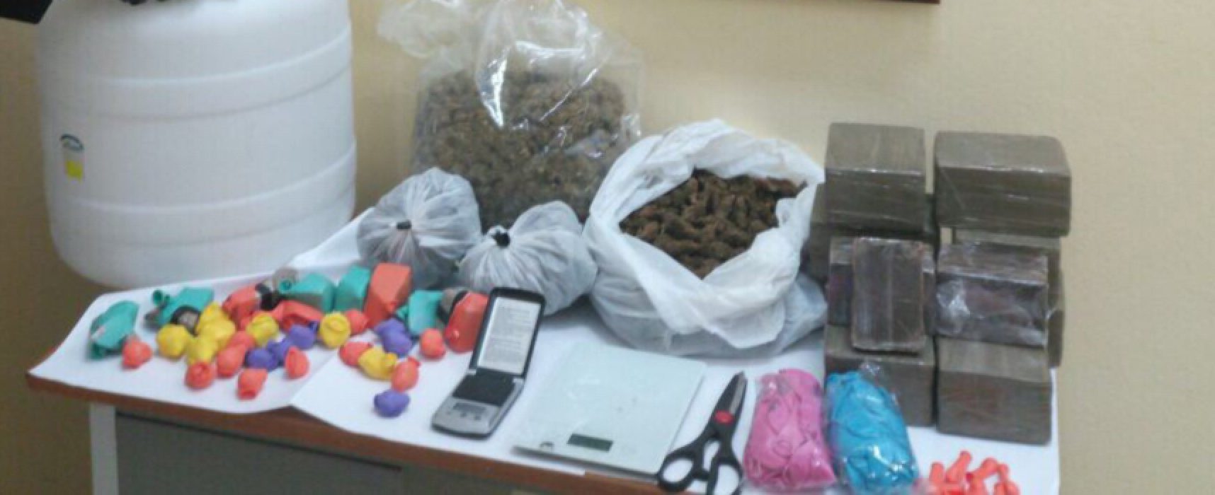 Bisceglie: 11 chili di droga in un sottano nel centro storico, un arresto / VIDEO