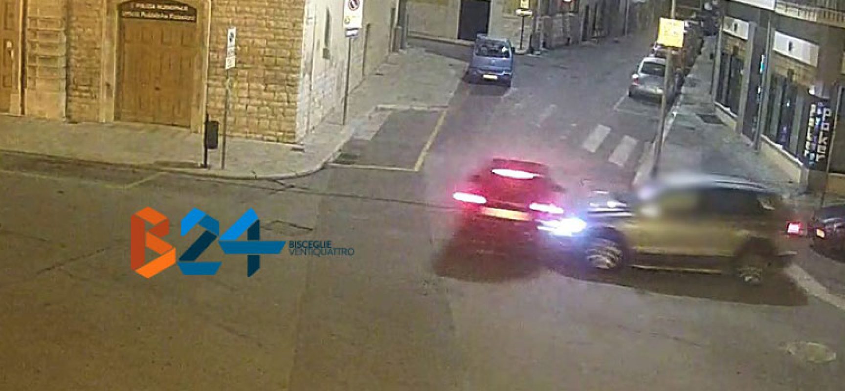 Violento scontro tra due auto in piazza San Francesco, 51enne al pronto soccorso