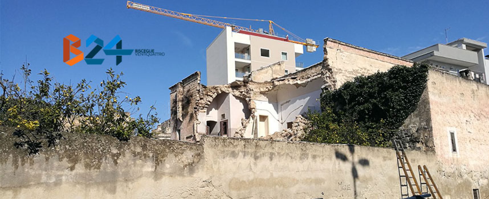 Crolla palazzo, cinquantenne miracolosamente salvo / IL VIDEO DEL SALVATAGGIO