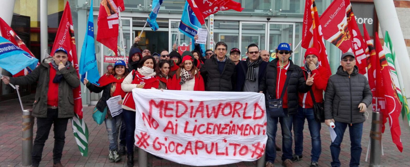 Sciopero Mediaworld: braccia incrociate a Molfetta, ci sono anche biscegliesi / VIDEO