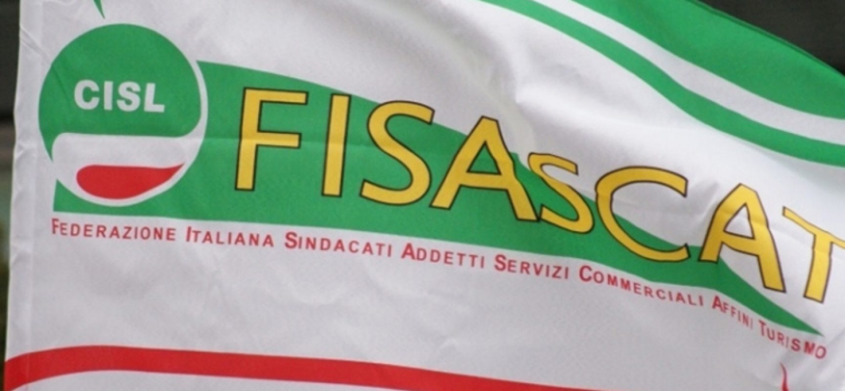 Cisl Puglia dice “no” all’apertura di centri commerciali, supermercati e negozi a Ferragosto