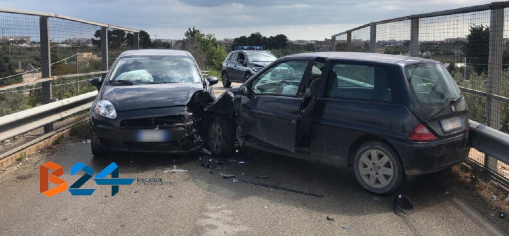 Scontro frontale sul cavalcavia di via Crosta, tre feriti in ospedale