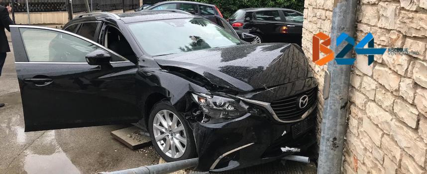 Scontro tra due auto in via della Libertà, un ferito al pronto soccorso