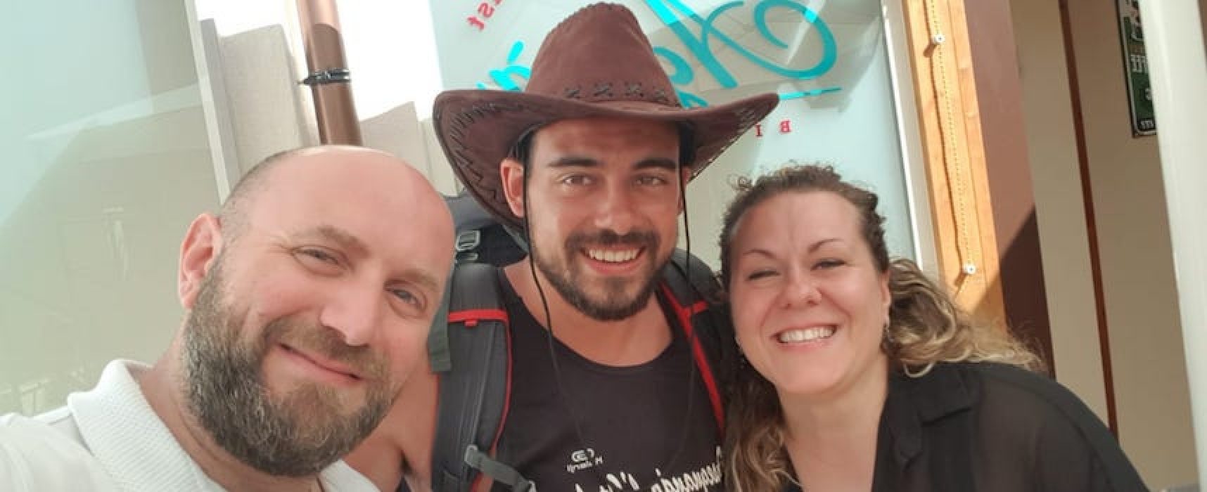 A piedi per l’Italia, Nazario Nesta fa tappa anche a Bisceglie nel suo viaggio di 8000km