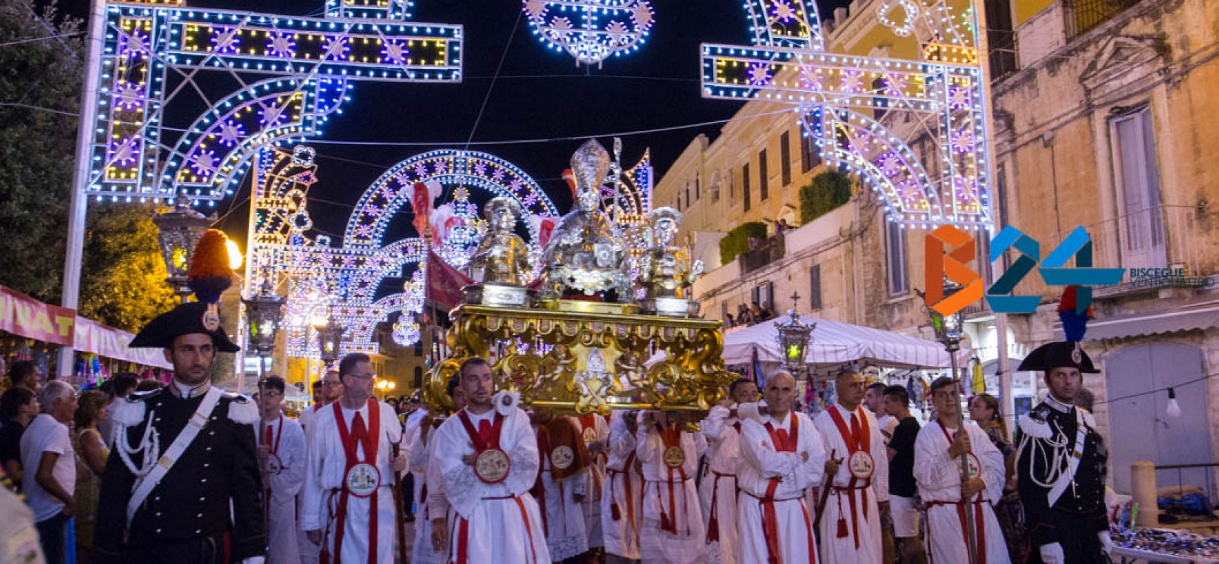 Festa patronale, sacralità e tradizione rivivono nei festeggiamenti della domenica dei santi / FOTO