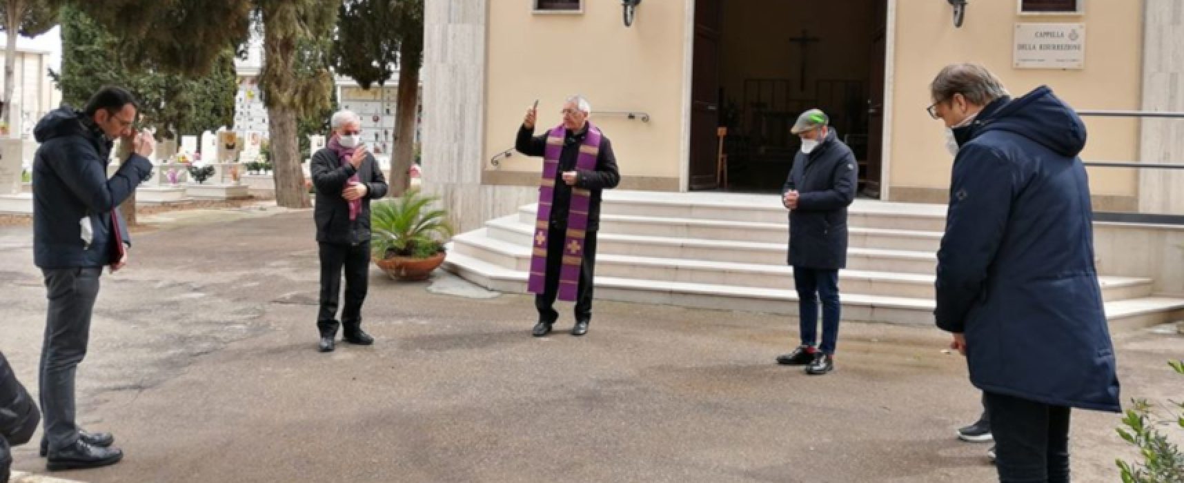 Coronavirus, l’Arcivescovo D’Ascenzo in preghiera nei cimiteri della Diocesi / FOTO