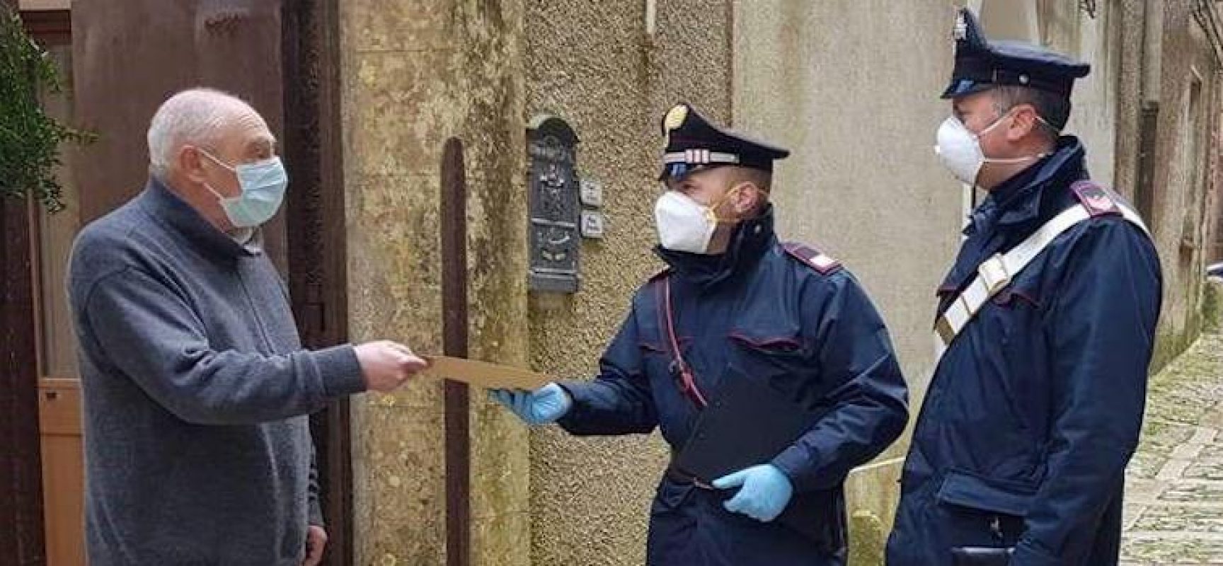 Nuovo servizio Poste: la pensione arriva a casa, in contanti, consegnata dai Carabinieri