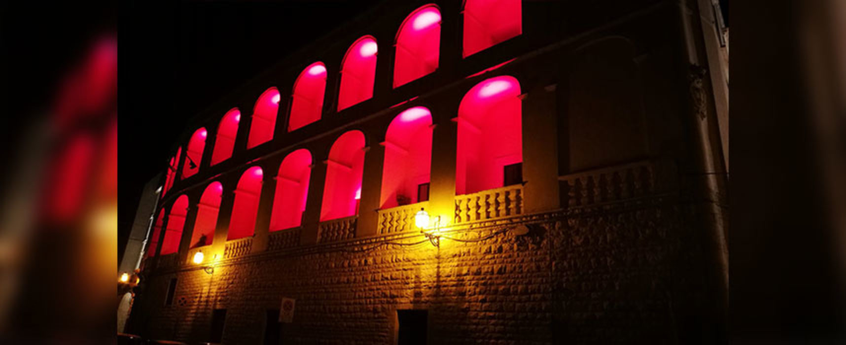 Palazzo San Domenico illuminato di rosso per Giornata donazione e trapianto organi