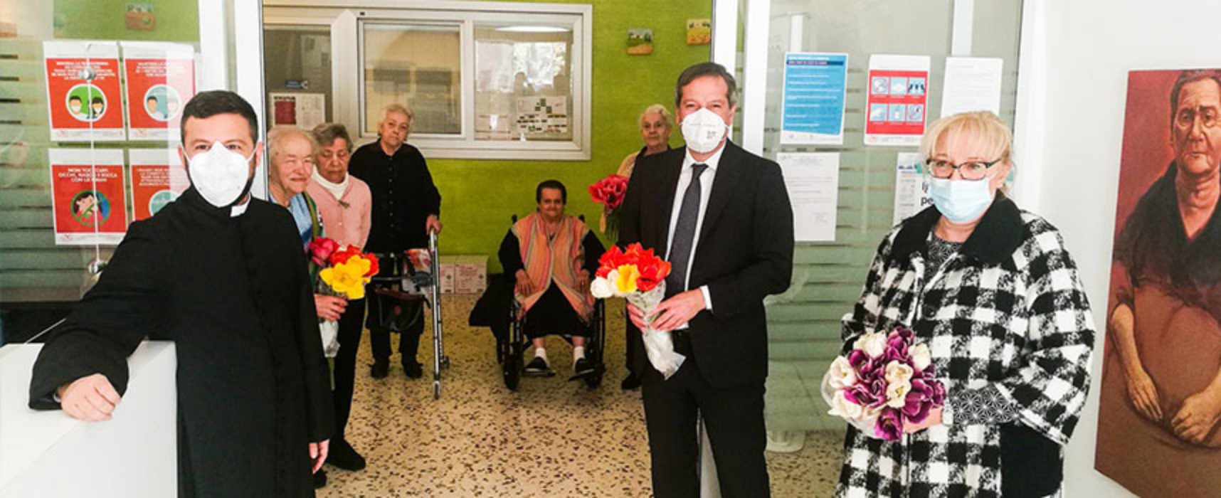 Comune dona 200 tulipani sospesi a RSA, Angarano: “Far sentire affetto e vicinanza” / FOTO