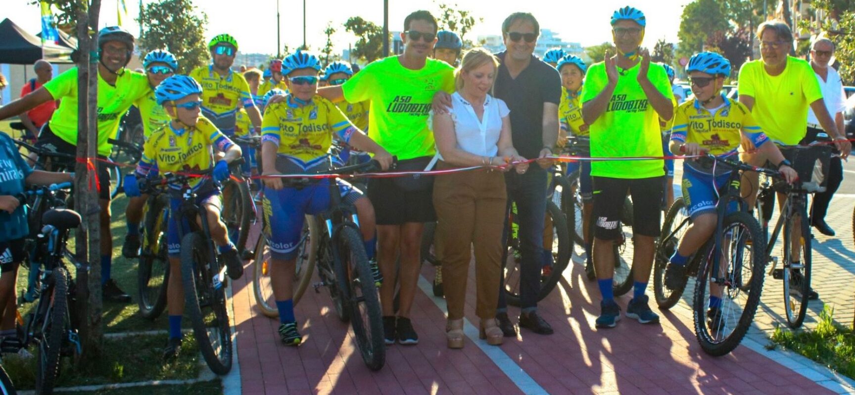 Successo per la “Biciclettata al Tramonto”, 300 partecipanti per vivere ‘slow’ il territorio / FOTO