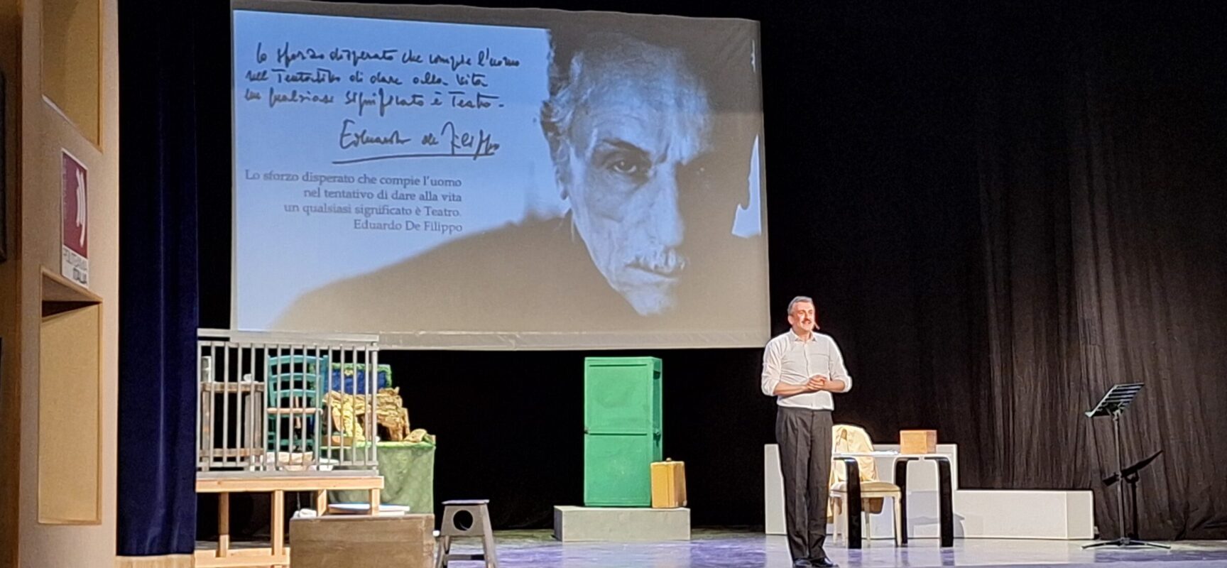 Carlo Monopoli porta sul palco del Politeama l’uomo Eduardo e l’attore De Filippo / FOTO