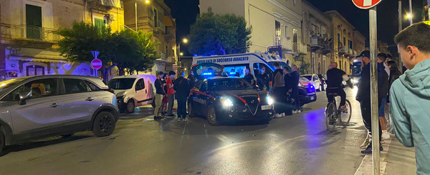 Incidente su via Bovio, giovane ferita trasportata in ospedale