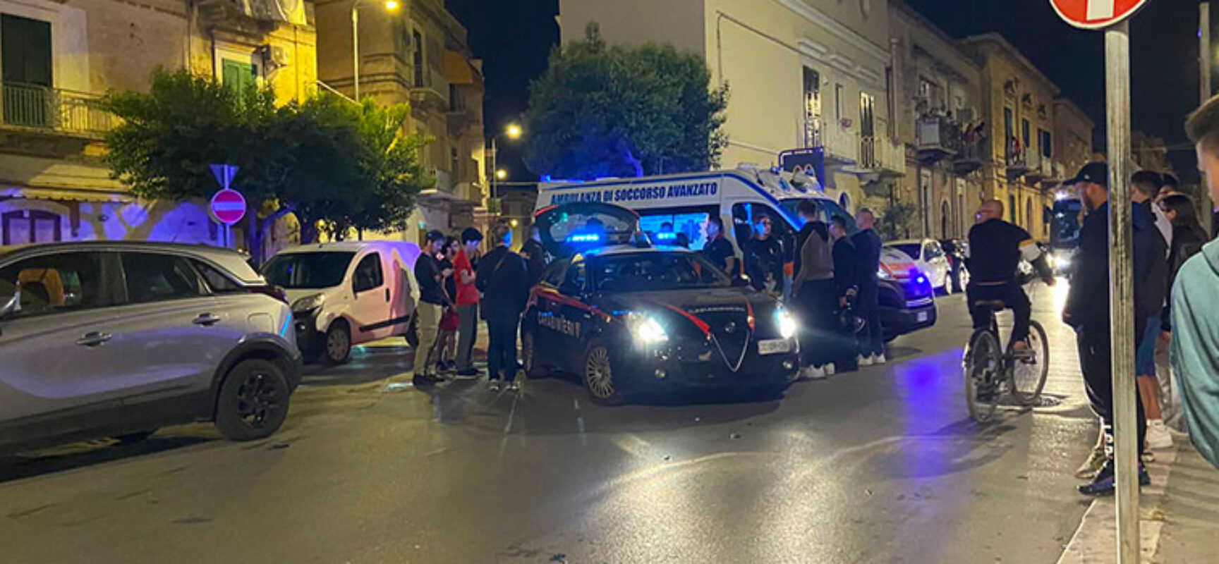 Incidente su via Bovio, giovane ferita trasportata in ospedale
