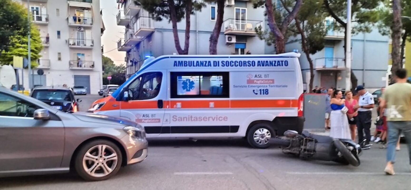Incidente tra auto e moto su via Giuseppe Di Vittorio: un ferito in ospedale