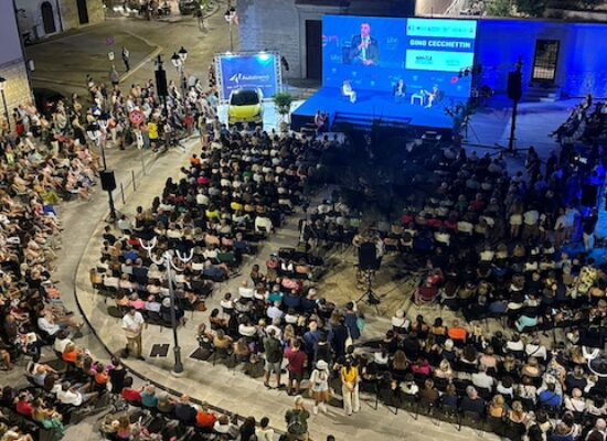 Piazze gremite per la prima serata di Libri nel Borgo Antico: il programma del sabato