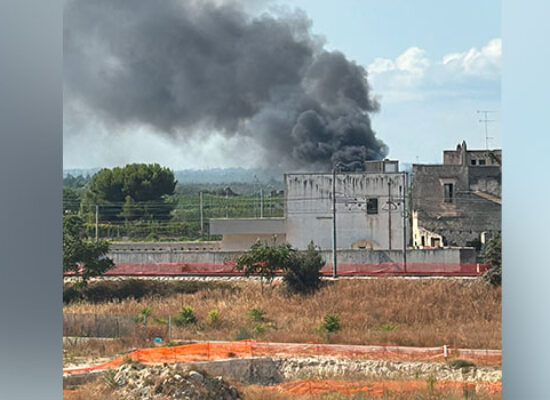 Incendio in via Terlizzi, intervento dei Vigili del Fuoco