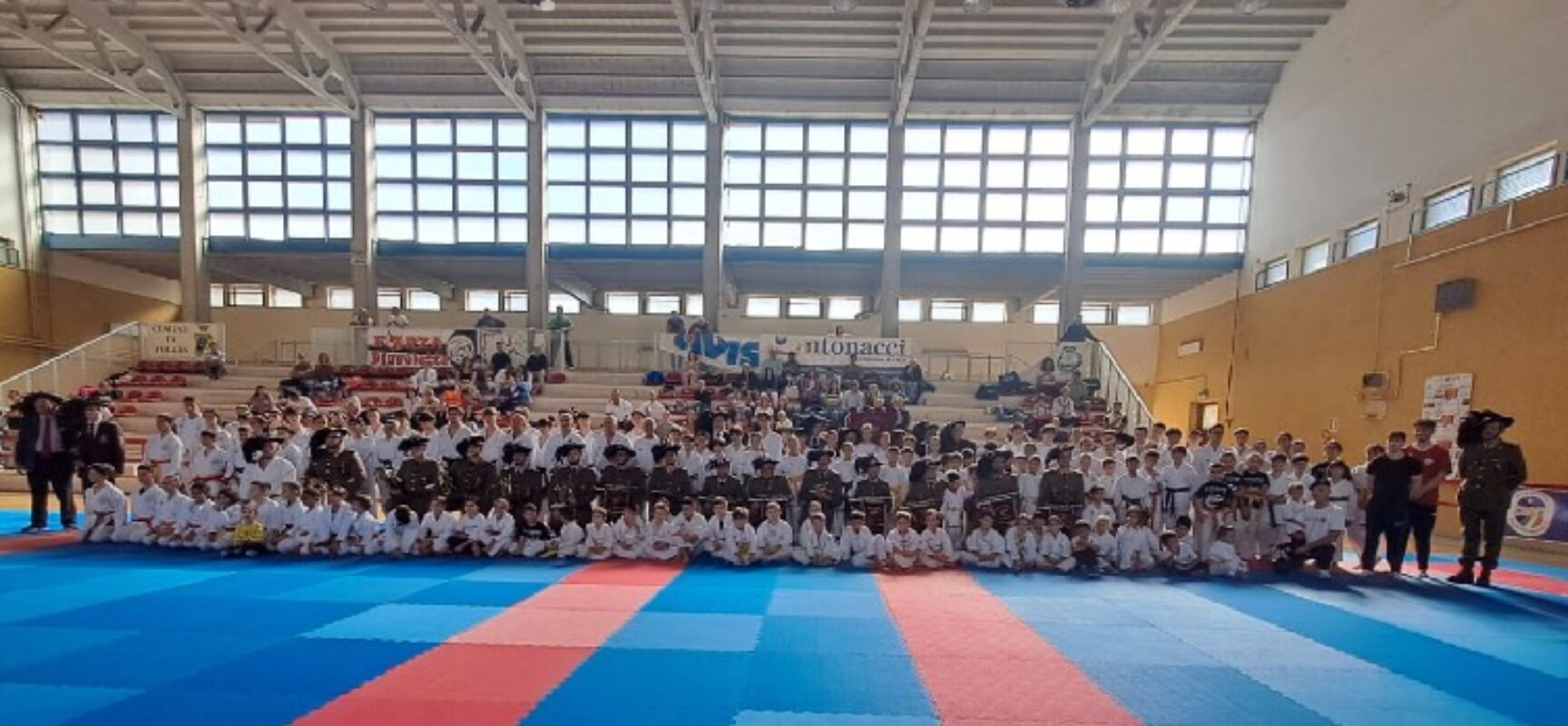 La scuola di karate Team Simone a Foggia per celebrare i Bersaglieri