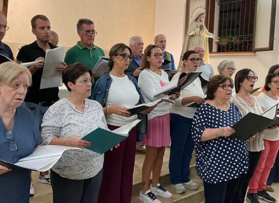 Giornate in onore della Madonna di Fatima, coro “Signora del Cielo” nella chiesa di San Pietro