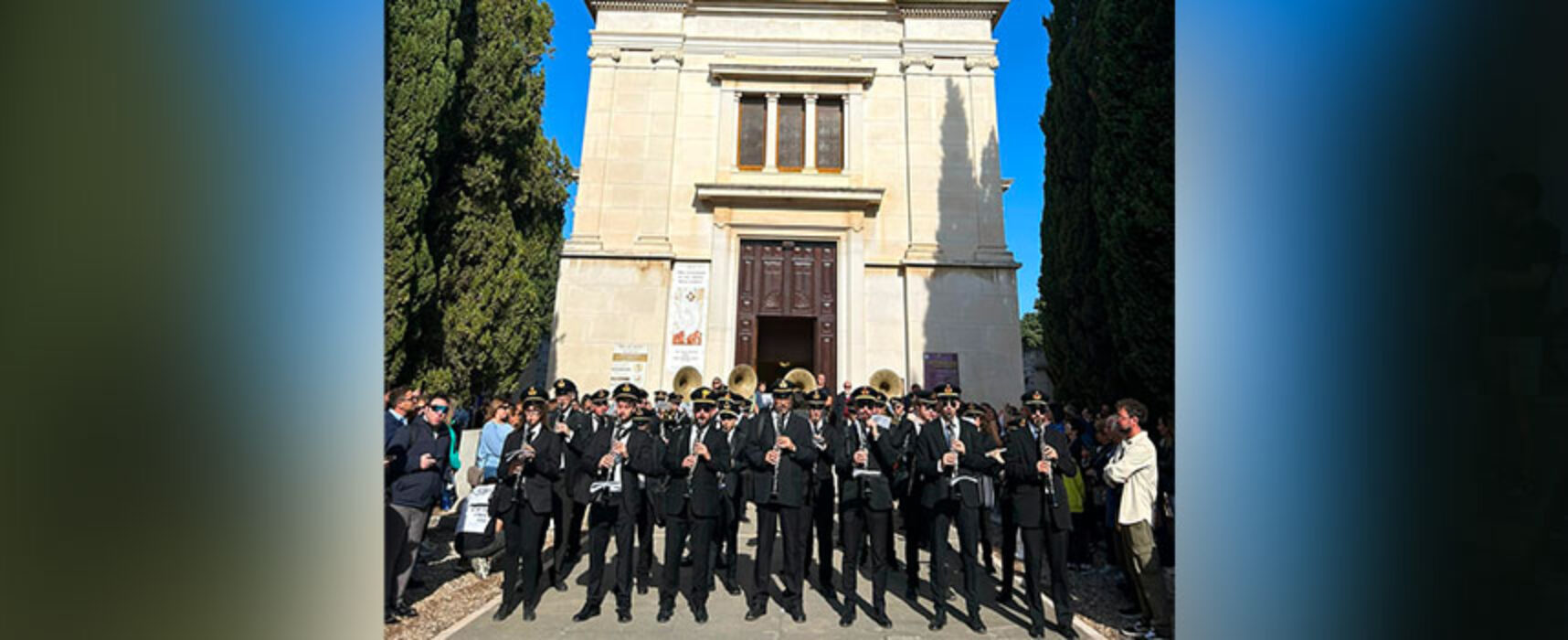 Tradizione e partecipazione al concerto della Banda di Bisceglie per onorare i defunti