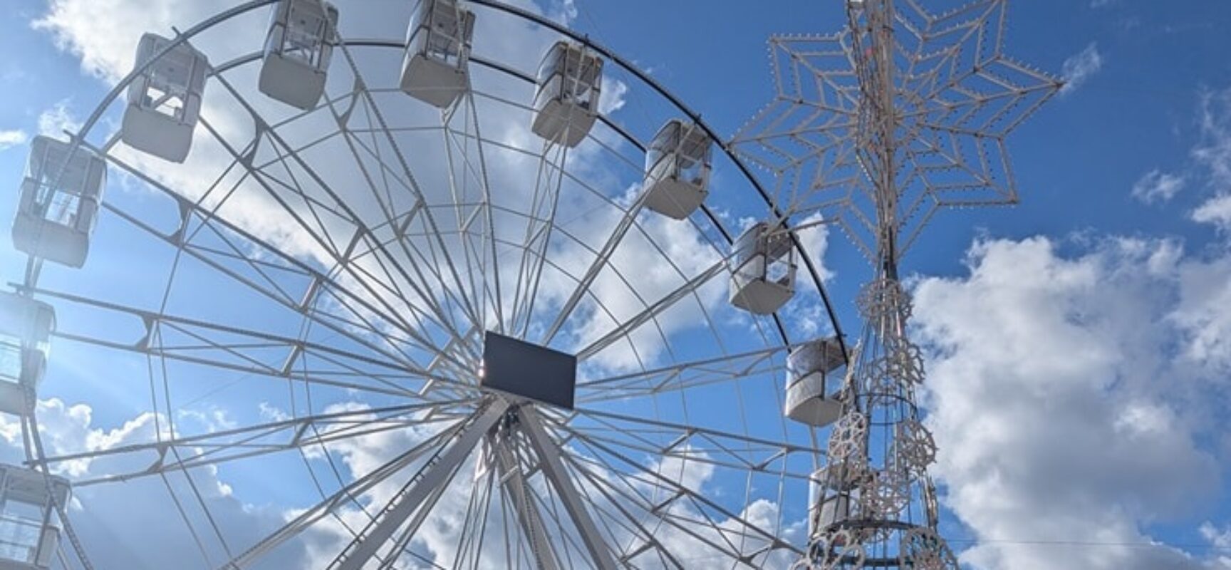 Festa in piazza per l’accensione dell’albero di Natale e per l’apertura delle attrazioni